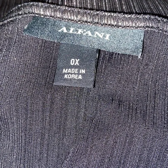 Alfani Women’s V Neck Twist Front Pullover Liquid Metallic Pewter Blouse Size 0X - Picture 4 of 6